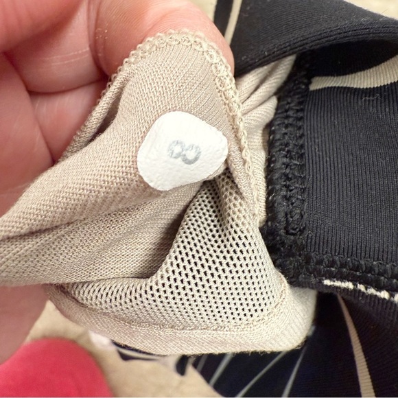 Lululemon Energy Bra in Cayman Stripe & Mojave Tan, Size 8 - Picture 8 of 8